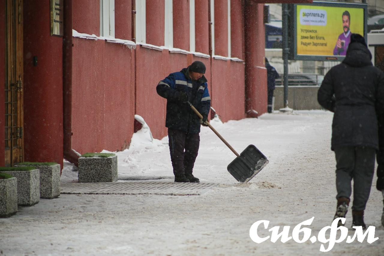 Фото Новосибирск в первый день весны засыпало снегом: 15 фото с городских улиц 4